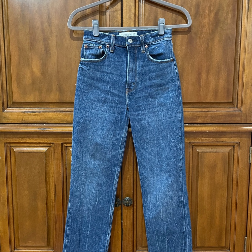 Abercrombie 90s Ultra High Rise Straight Jean